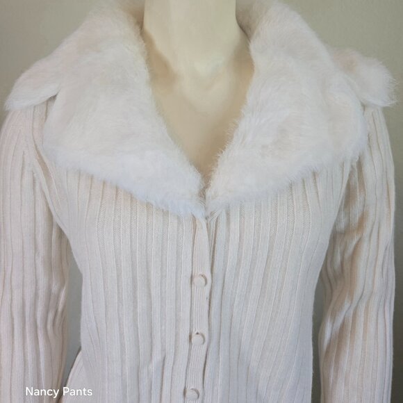 🤍 Vintage Ann Taylor Ivory Cashmere Sweater w/ Fur Collar - Picture 2 of 6